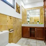 Vila Qura *